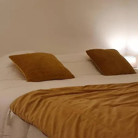 Et A 2 Pas De La Cite *