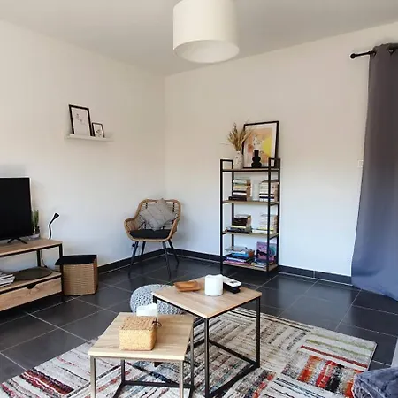 Studio Et A 2 Pas De La Cite Apartment