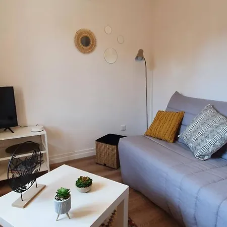 Et A 2 Pas De La Cite