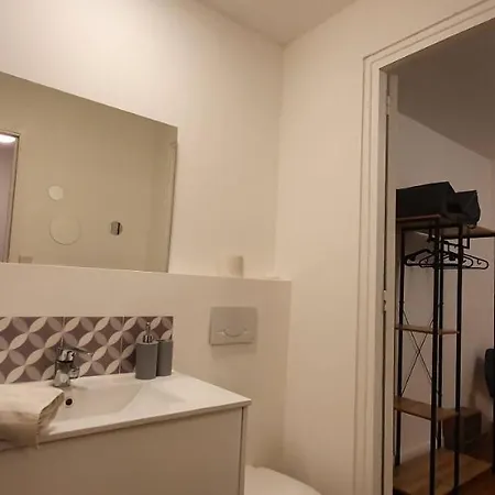 Studio Et A 2 Pas De La Cite